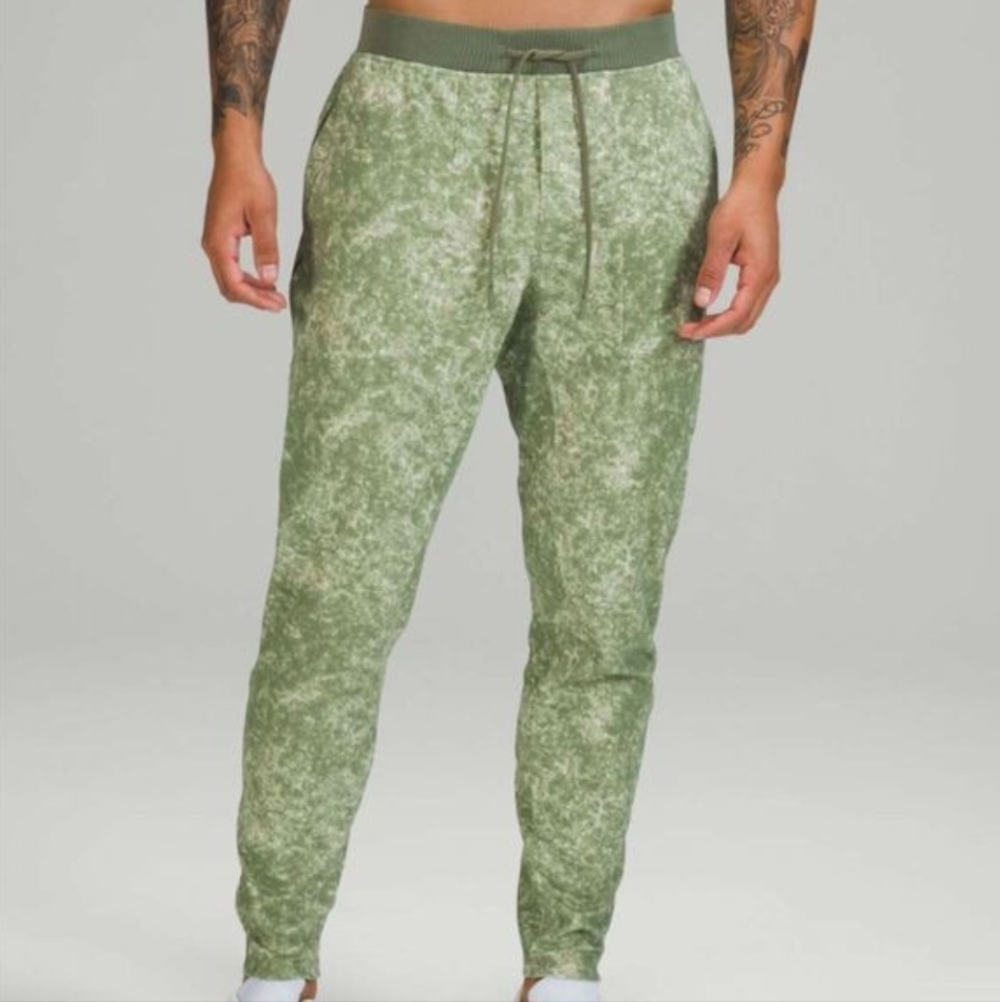 Men Lululemon Textured Tech PantDenim Wash Print Green Twill Multi Extra Small